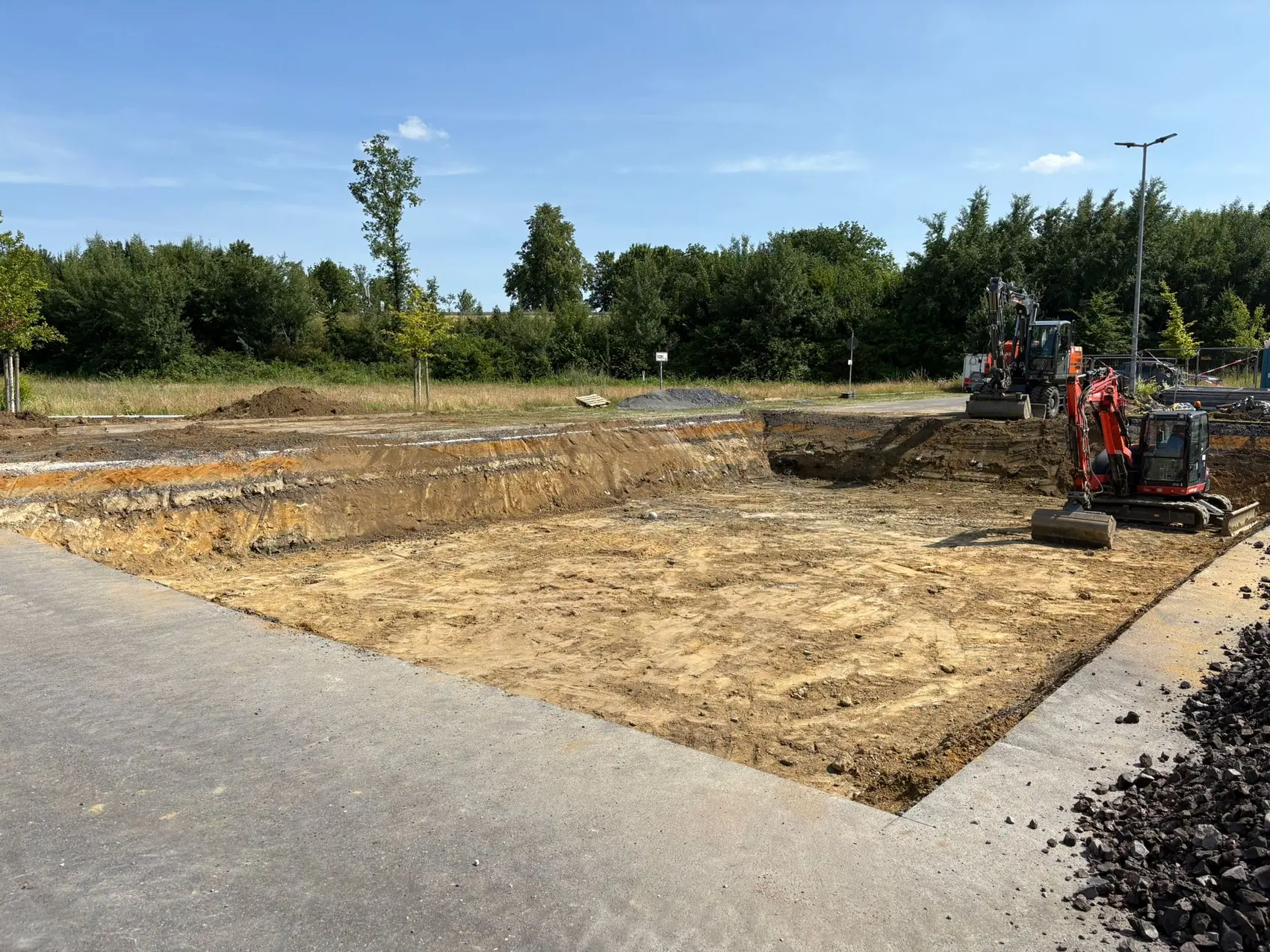 Erdbewegung – Aufnahme von einer Baustelle von R&R Rückbau