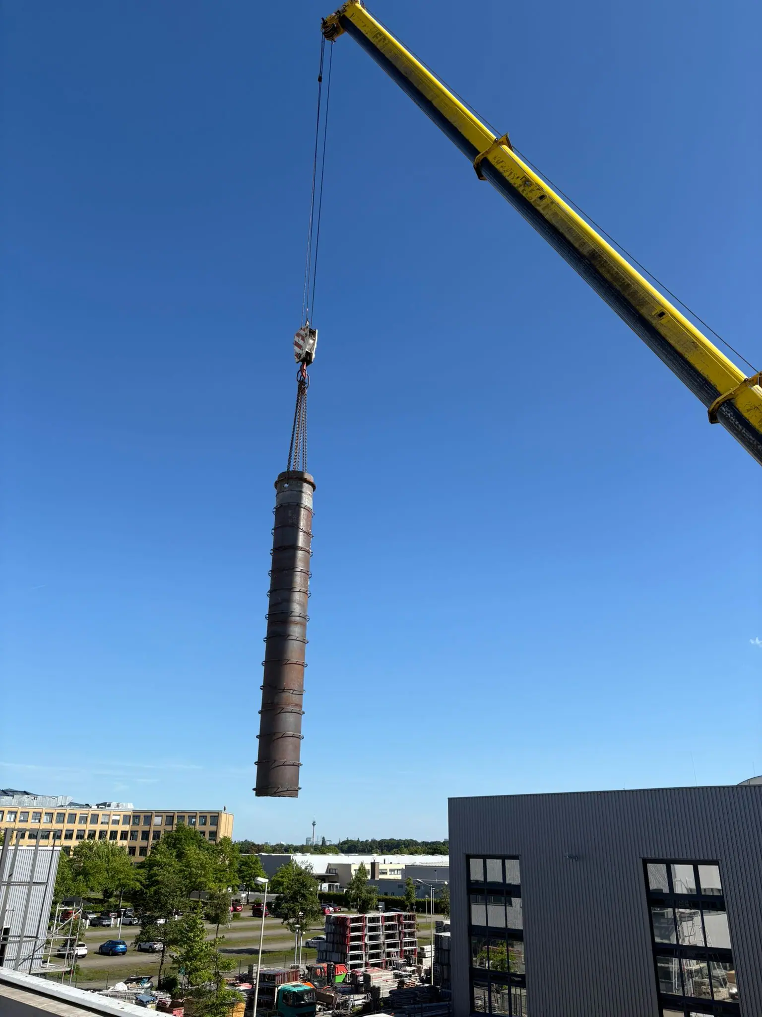 Krandemontagen – Aufnahme von einer Baustelle von R&R Rückbau